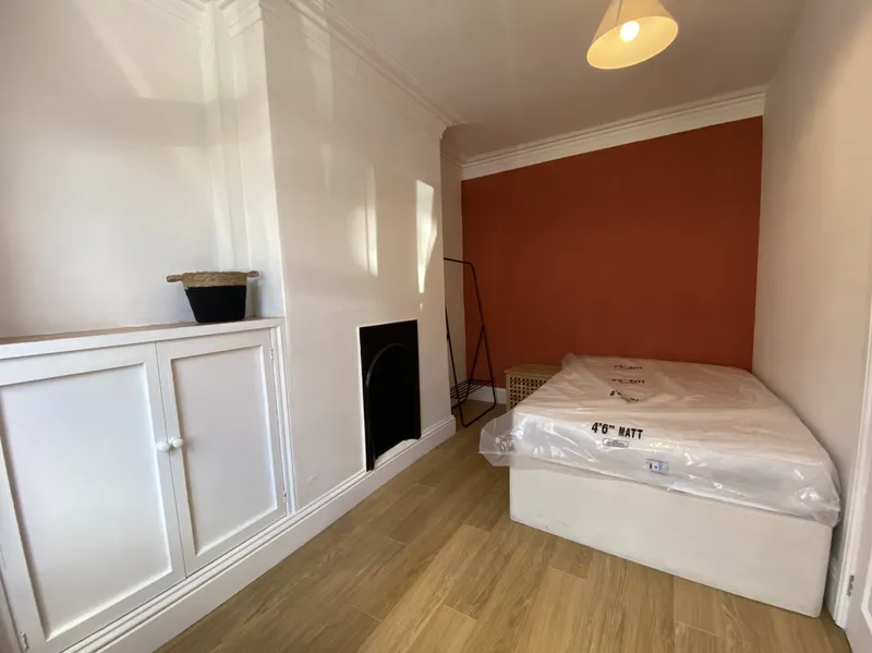 Student House // 4 Bed + 4 Bath // Sep 2026 - Image 6